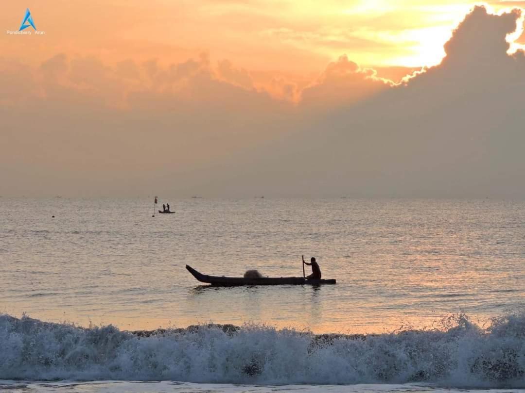 Villa Betty Beach Front Pondicherry Bagian luar foto