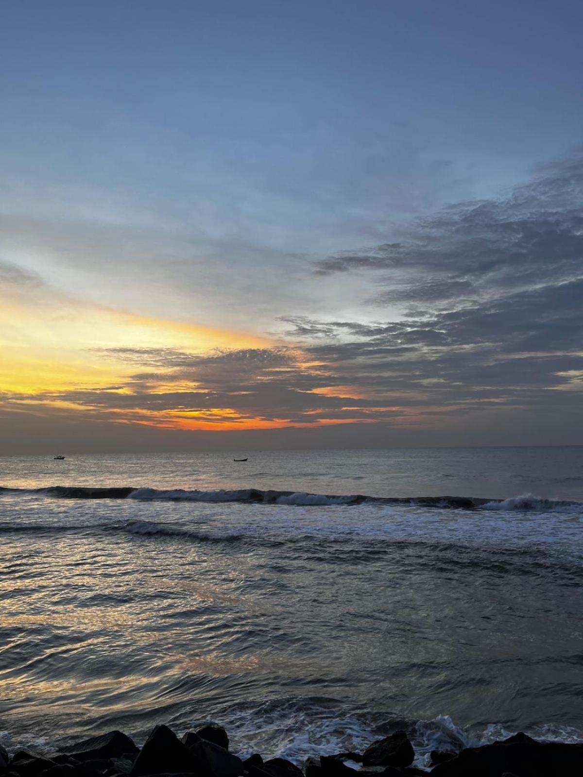 Villa Betty Beach Front Pondicherry Bagian luar foto